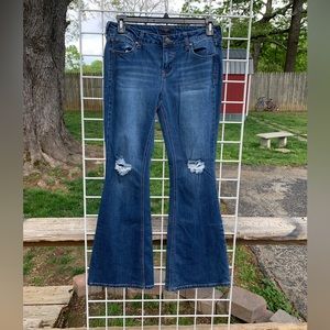 Celebrity Pink 8/29 flare stretch jeans distressed light wash blue women’s